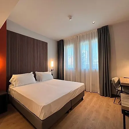 Ξενοδοχείο Leonessa 3*